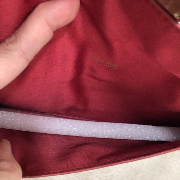 🆕 MIU MIU Patent Red Clasp Cosmetic Bag No Box No Dust Bag - Picture 2 of 12